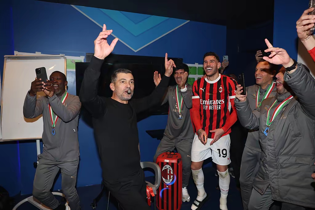 ac米兰荷兰三剑客视频 ac米兰荷兰三剑客视频