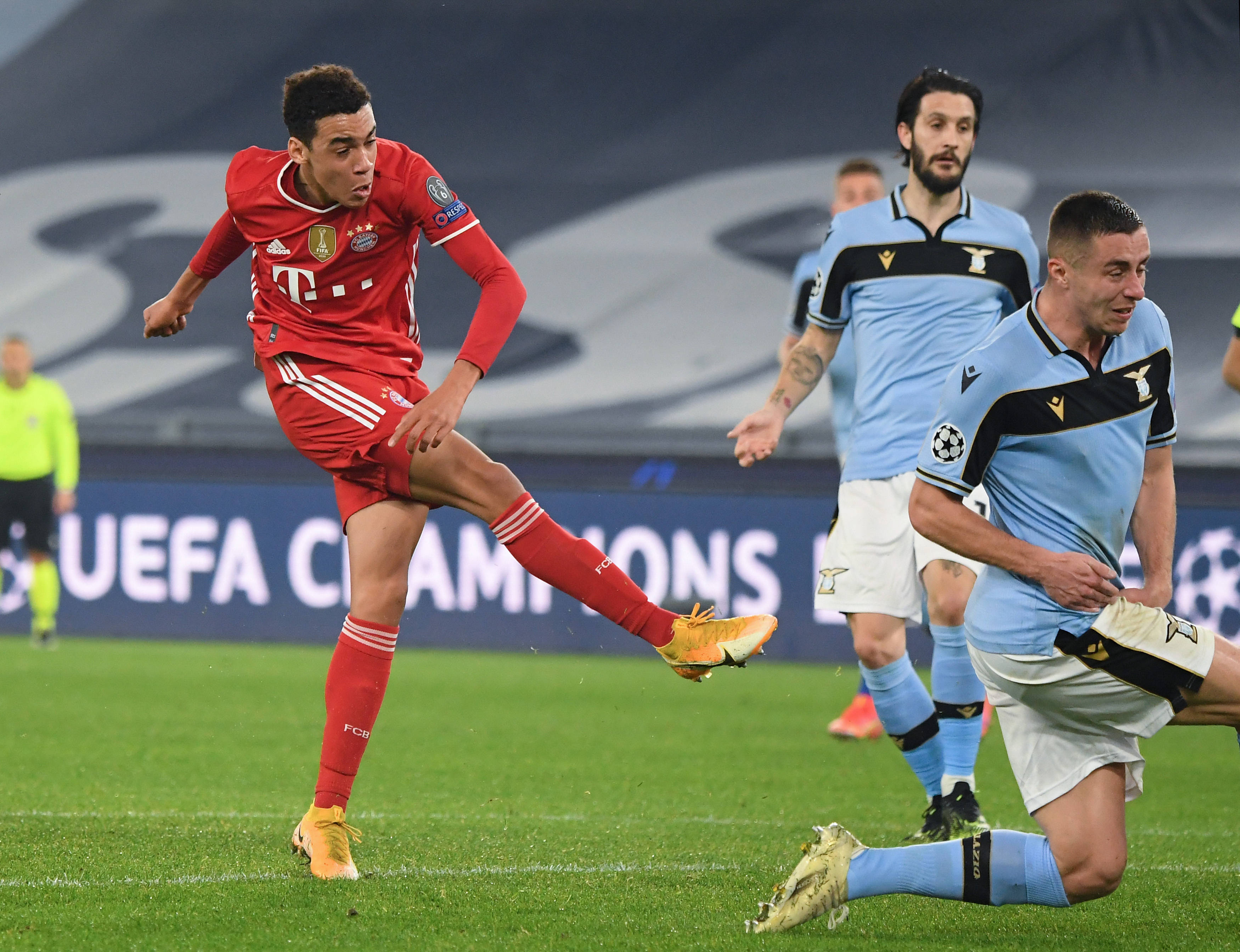 里程碑夜！门兴格拉德巴赫回应争议，意大利杯赛前刷纪录，态度坚定，训练强度明显提升的简单介绍