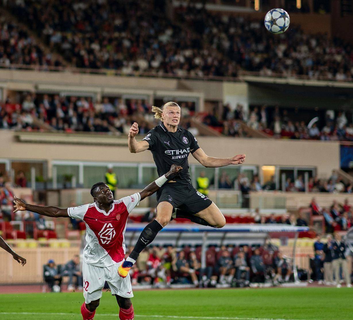 曼城发布备战花絮；集结日外线爆发；欧篮联任务艰巨；临场指挥获称赞的简单介绍