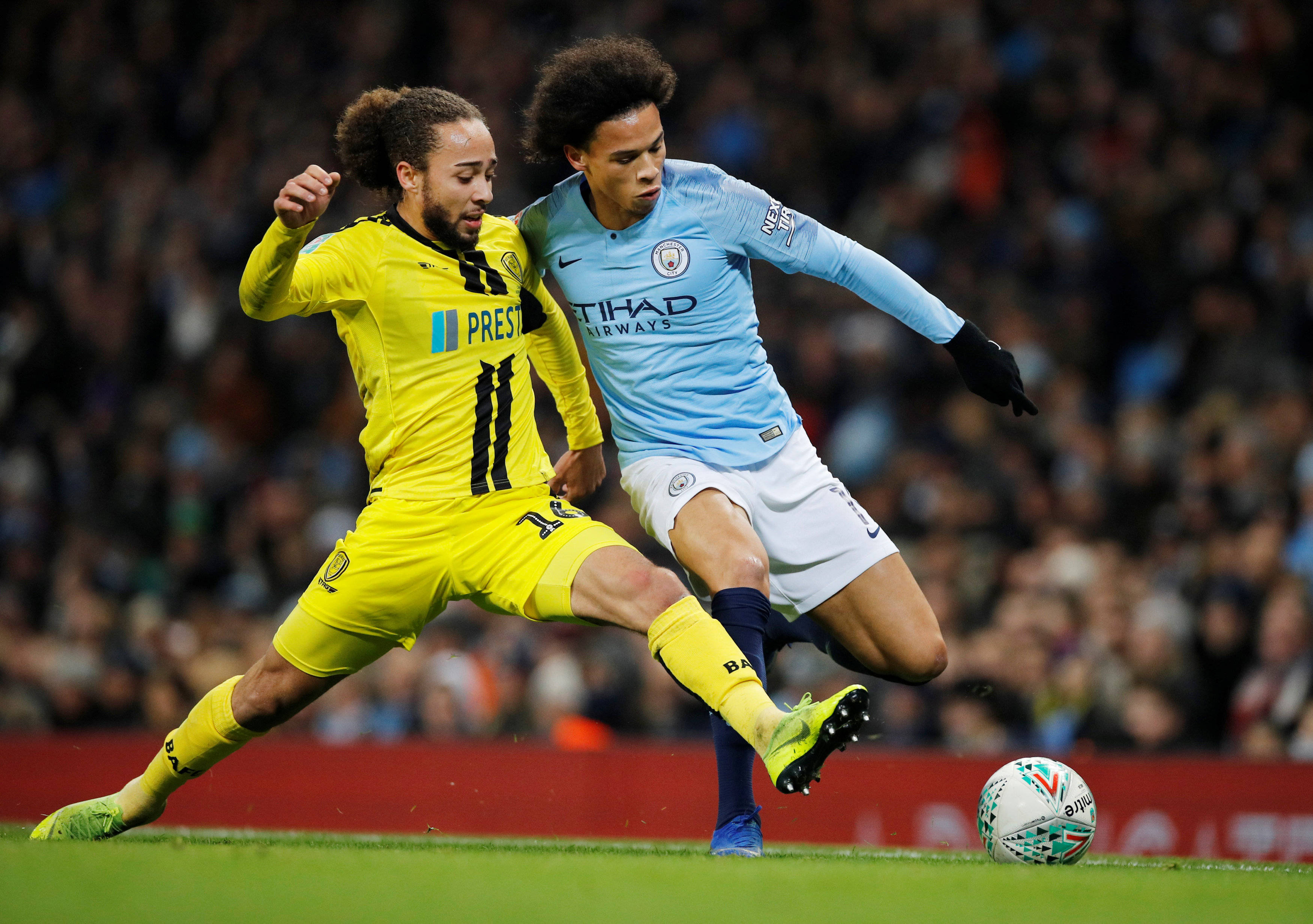 包含窗口期体能课后，比利亚雷亚尔刷新队史纪录备战欧冠，话题不断，赛程密集仍需轮换的词条