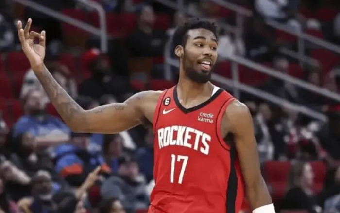 转会期NBA常规赛传出新动向；底特律活塞绝杀压哨；管理层表态：目标明确；球探报告显示潜力的简单介绍