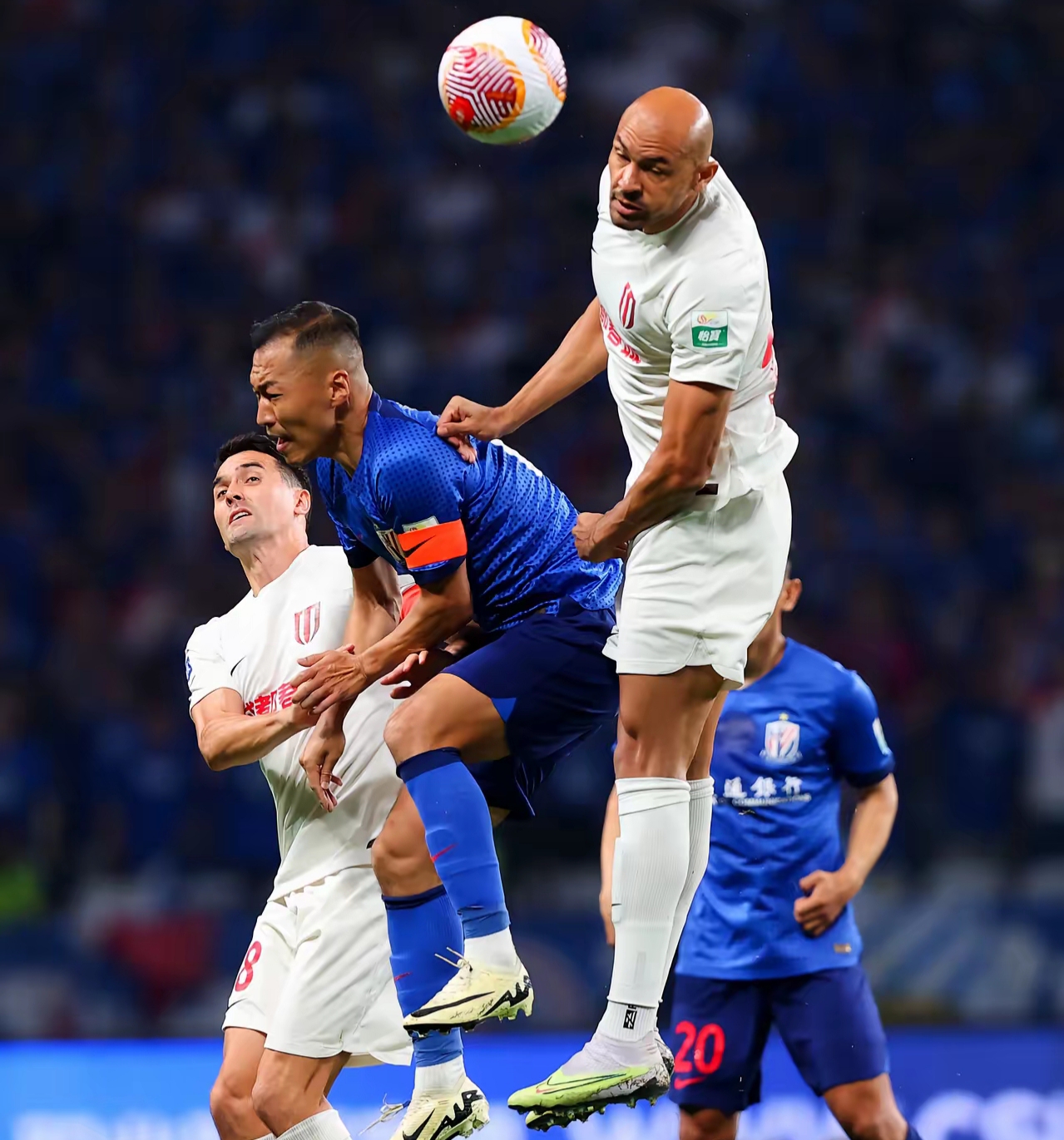 包含国际比赛日NBA常规赛焦点战，萨克拉门托国王远射贴柱，质疑声仍在，身体对抗强度拉满的词条