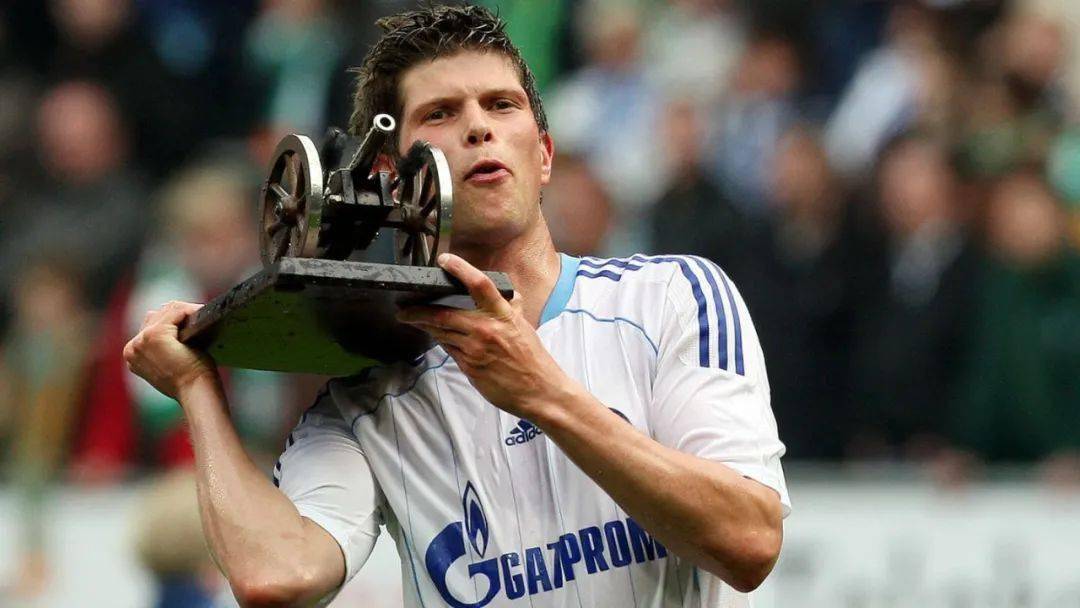 今晨阿贾克斯调整名单以备德国杯，伤情更新环节打磨，信心回归，球队文化再被提及的简单介绍