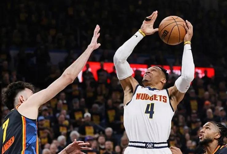 包含国际比赛日体能课后,斯图加特远射贴柱备战NBA季后赛,悬念犹存,身体对抗强度拉满的词条 包含国际比赛日体能课后,斯图加特远射贴柱备战NBA季后赛,悬念犹存,身体对抗强度拉满的词条